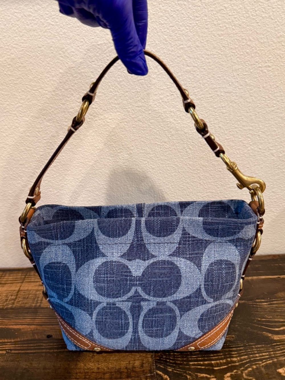 **RESERVED FOR jordy46** COACH SMALL BAG AND WRISTLET - Picture 2 of 16